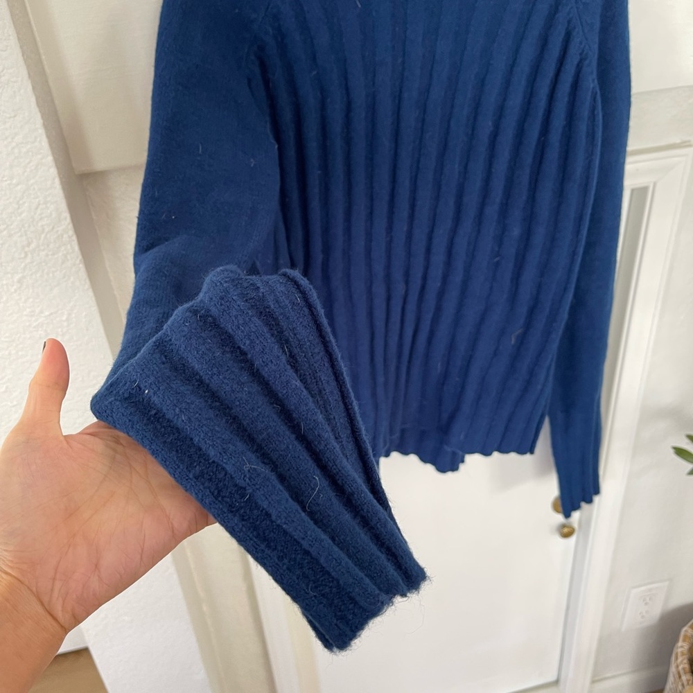 Blue sweater - Picture 4 of 5